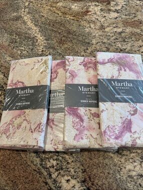 Martha Stewart Marble-Effect Dinner Napkins in Pink and Gold Accent